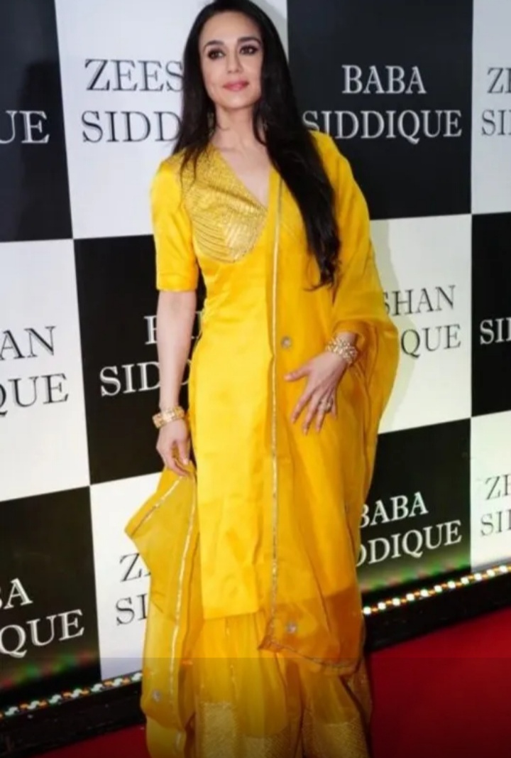 Preity Zinta hadiri acara buka bersama © 2023 brilio.net Preity Zinta hadiri acara buka bersama © 2023 brilio.net