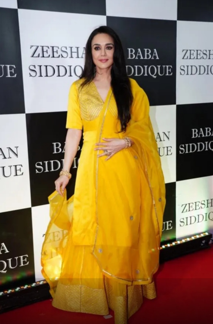 Preity Zinta hadiri acara buka bersama © 2023 brilio.net Preity Zinta hadiri acara buka bersama © 2023 brilio.net