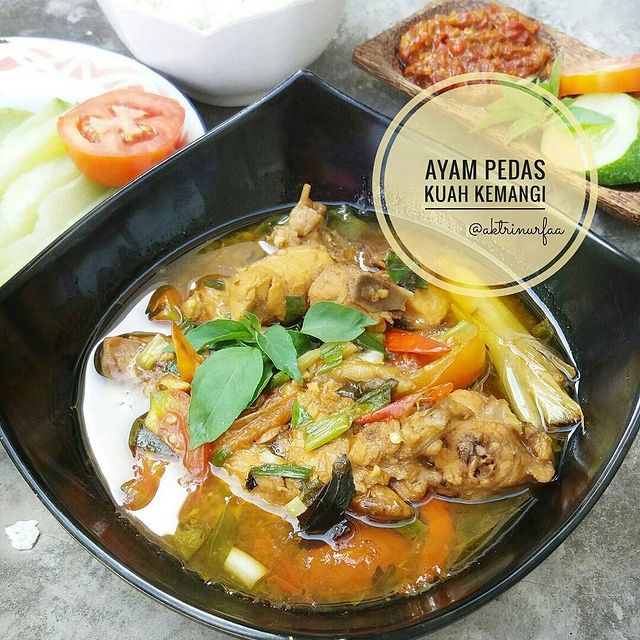 17 Resep ayam kuah tanpa santan istimewa cocok untuk Lebaran Idul Fitri, lezat dan menggugah selera