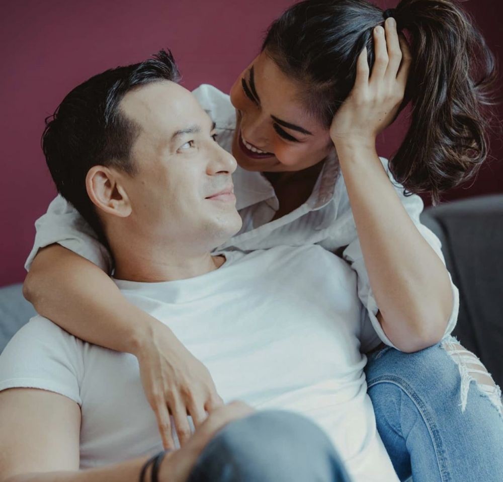 kemesraan Ari Wibowo dan Inge Anugrah © Instagram