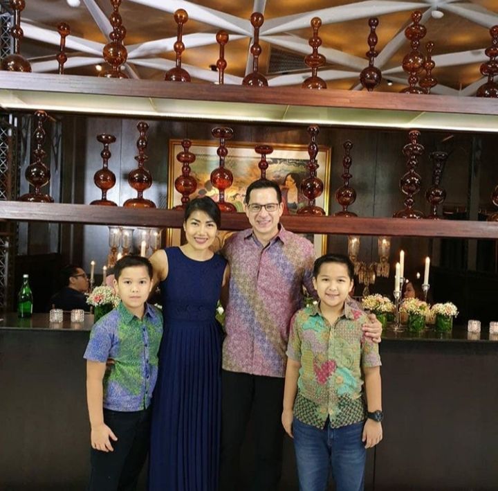 kemesraan Ari Wibowo dan Inge Anugrah © Instagram kemesraan Ari Wibowo dan Inge Anugrah © Instagram