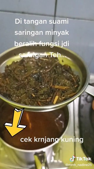 Aksi pria tunjukkan fungsi lain saringan minyak ini bikin melogo sekaligus kagum, kreatif abis