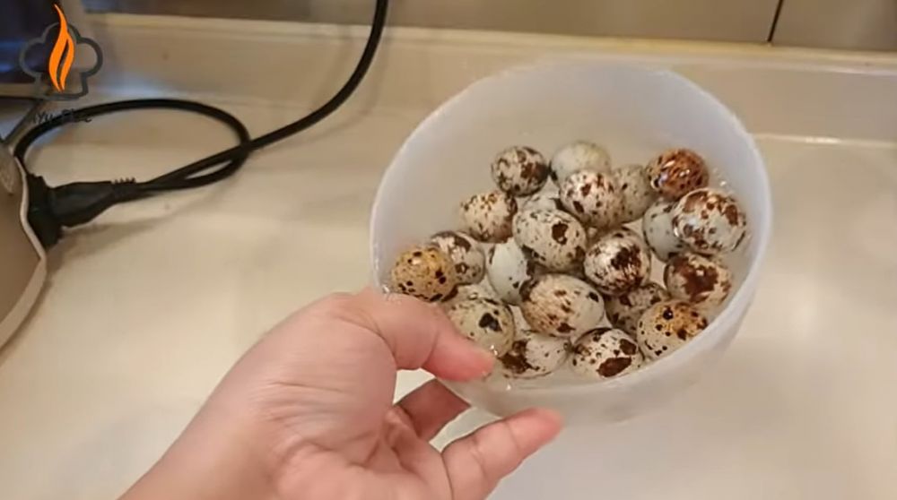 Cara sederhana merebus telur puyuh supaya mudah dikupas dan hasilnya mulus