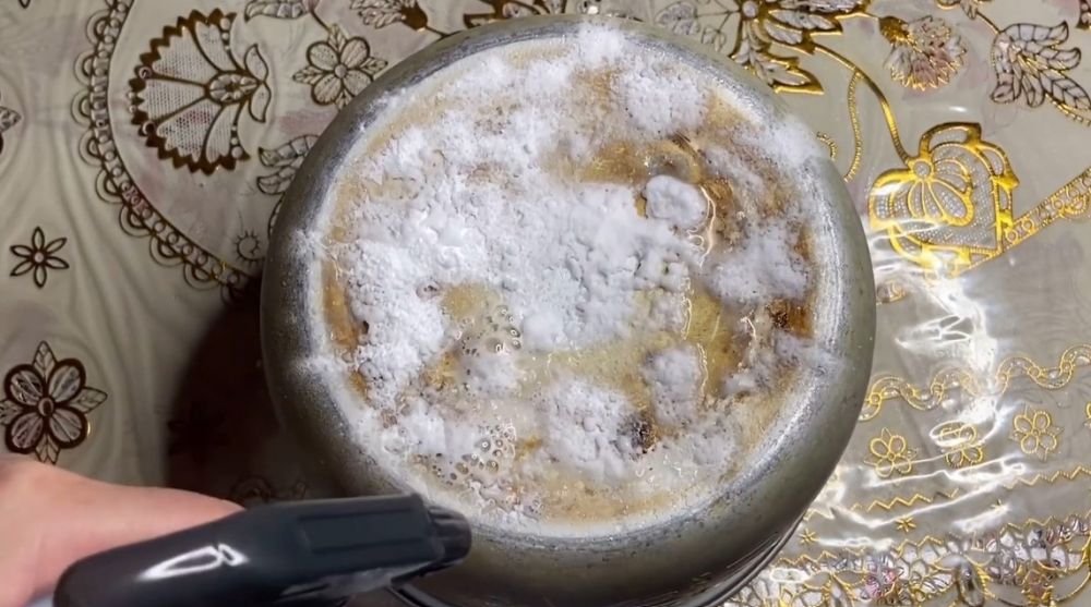 Cara menghilangkan noda gosong di pantat panci rice cooker, ampuh pakai dua bahan dapur