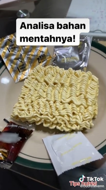 Tak banyak yang tahu, begini trik bikin mi instan agar rendah kalori