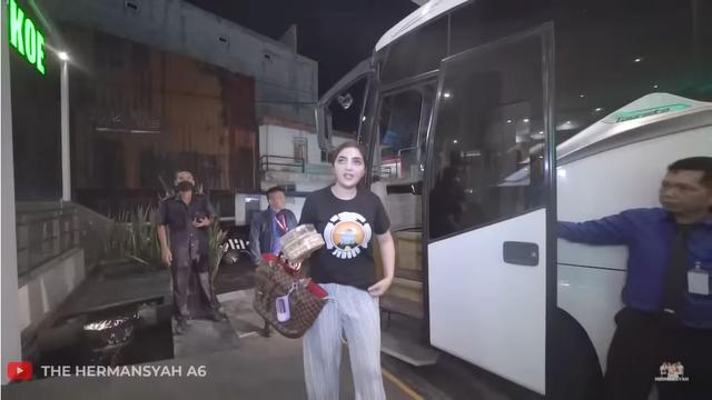Ashanty mudik ke Jember naik bus © 2023 brilio.net