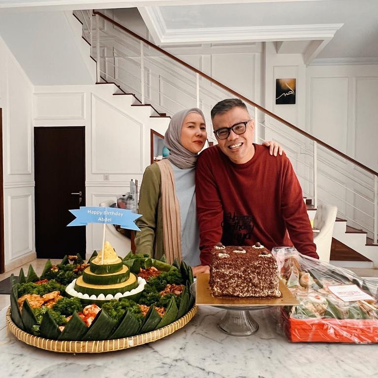 potret terbaru cowok polos pakai kemeja kini jadi komedian top © 2023 brilio.net