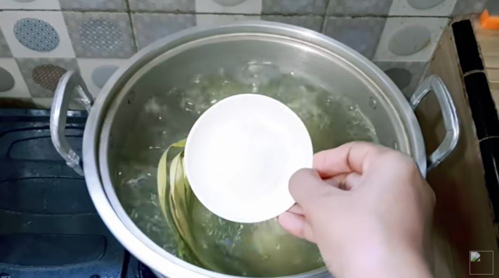 Cara merebus ketupat tanpa presto ini bikin awet 2 hari di suhu ruang