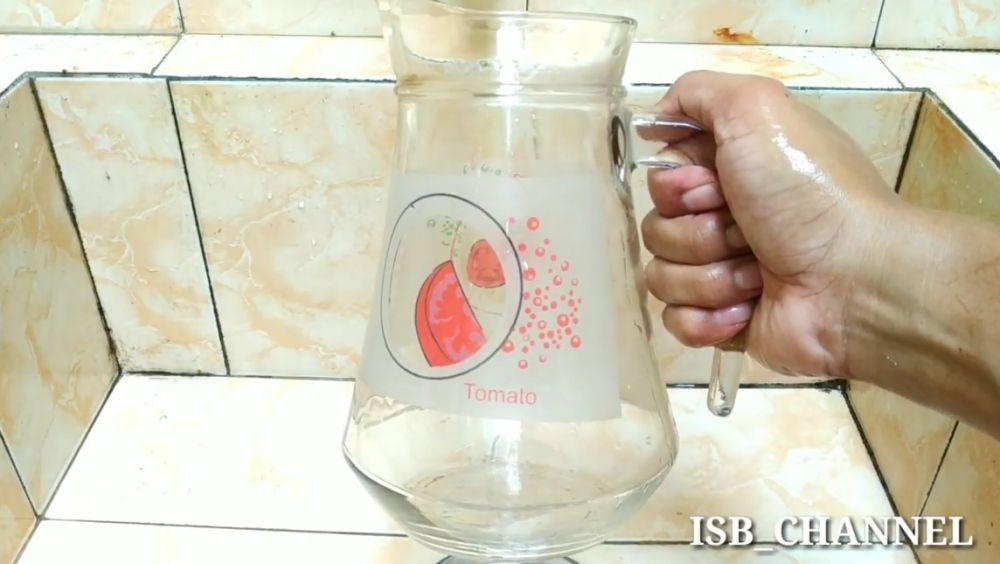 Trik membersihkan kerak teh di teko kaca, ampuh pakai satu bahan dapur