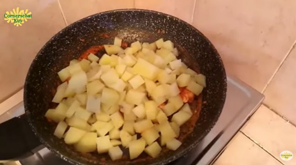 Tanpa minyak, begini 7 cara membuat sambal goreng kentang yang sehat dan rendah kalori