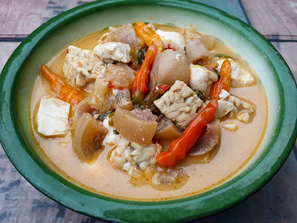 17 Resep olahan kikil sapi kuah santan spesial Lebaran, lezat, gurih, dan menggugah selera