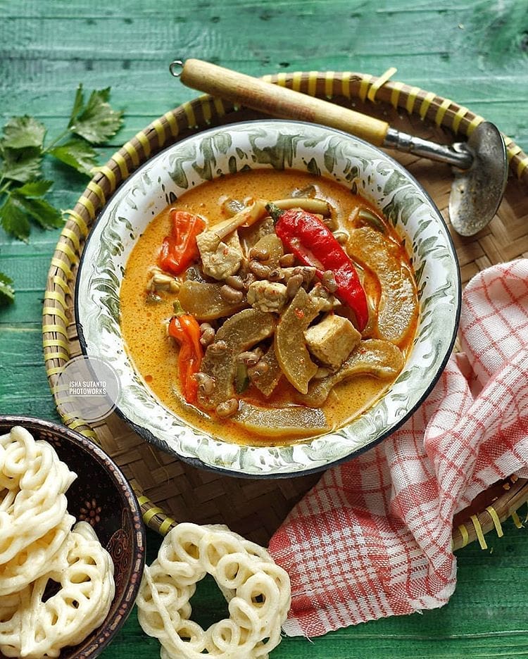 17 Resep olahan kikil sapi kuah santan spesial Lebaran, lezat, gurih, dan menggugah selera