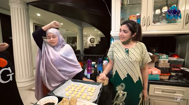 Kreasi kue kering Lebaran 10 seleb yang menggiurkan & mudah dibuat, Ussy Sulistiawaty pakai resep ibu