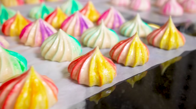 Kreasi kue kering Lebaran 10 seleb yang menggiurkan & mudah dibuat, Ussy Sulistiawaty pakai resep ibu