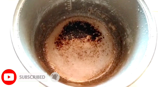 Tanpa sabun, ini trik hilangkan kerak gosong di panci rice cooker cuma pakai 1 bahan dapur