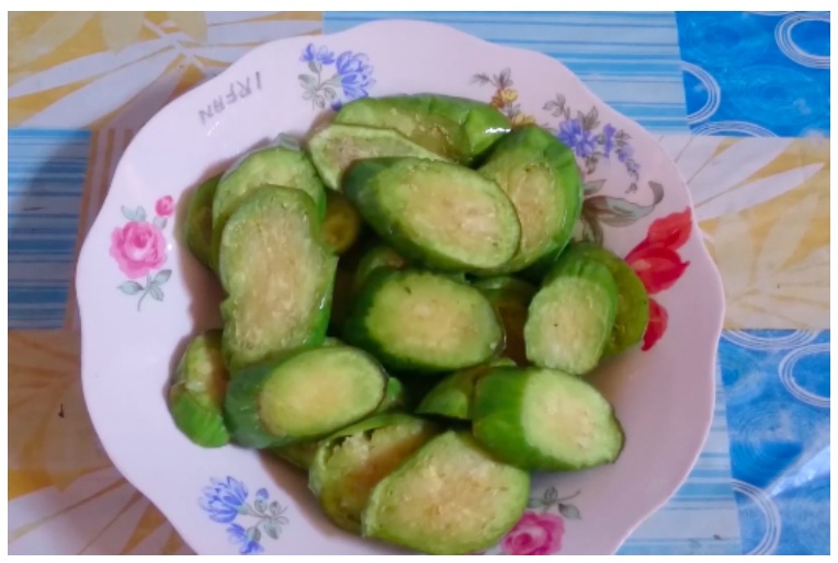 Cara menggoreng terong hijau pakai 1 bahan dapur ini bikin warnanya tetap cantik, makan pun jadi lahap