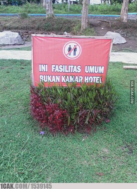 spanduk di tempat wisata © berbagai sumber