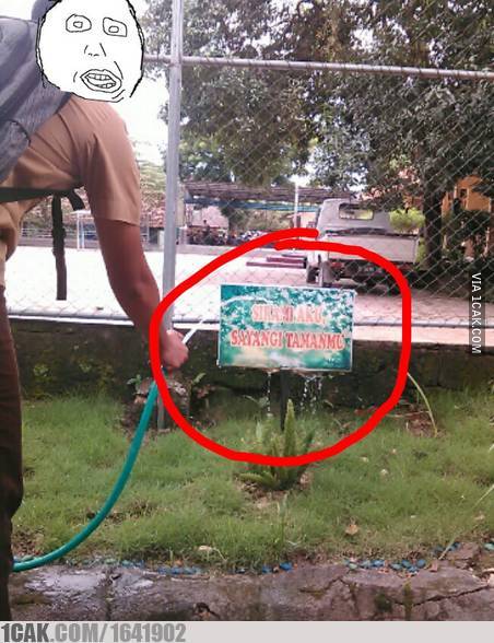 spanduk di tempat wisata © berbagai sumber