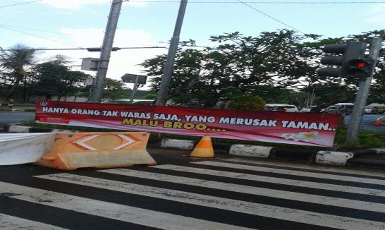 spanduk di tempat wisata © berbagai sumber spanduk di tempat wisata © berbagai sumber