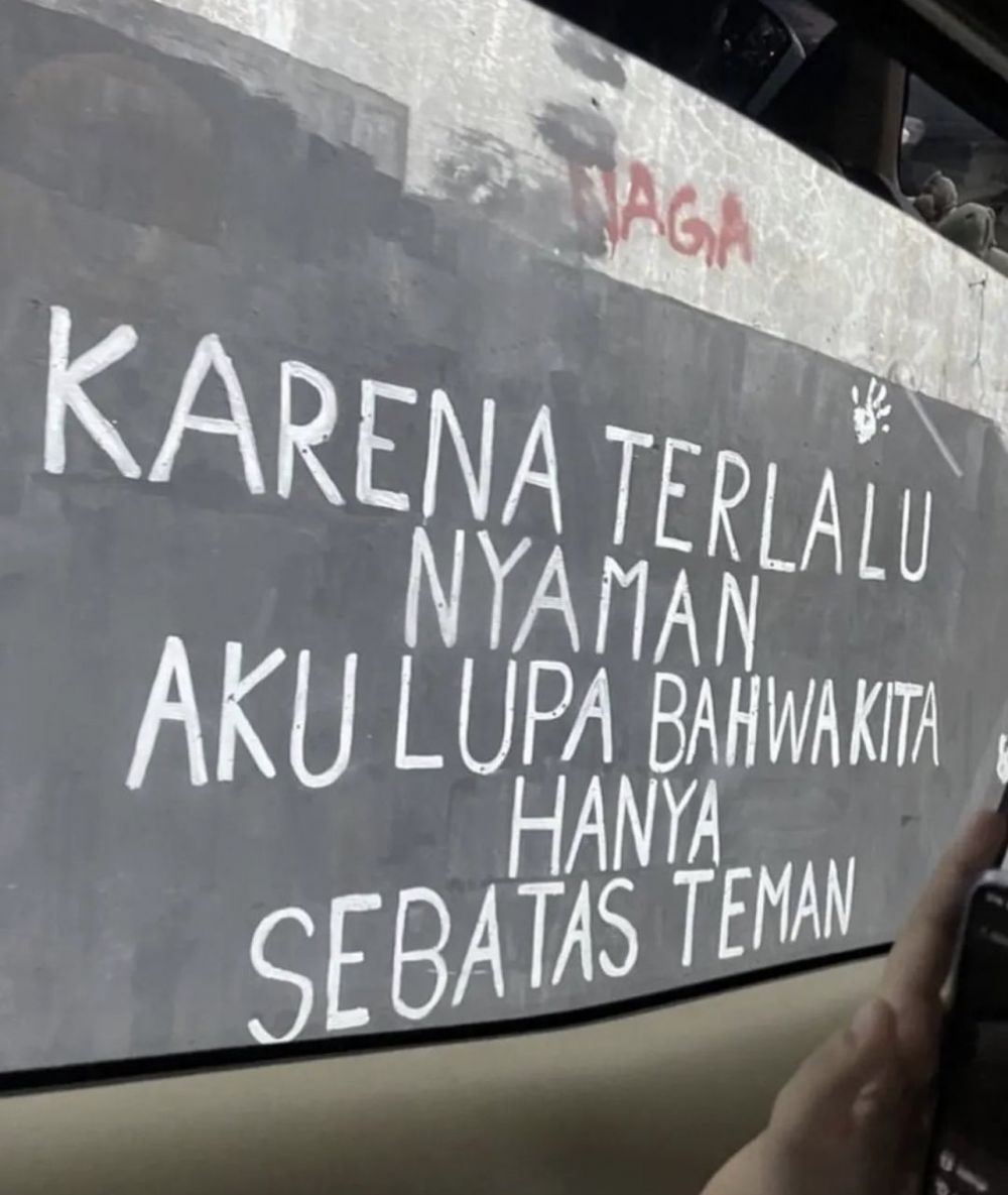 tulisan di dinding rumah ini relate banget sama kehidupan © berbagai sumber tulisan di dinding rumah ini relate banget sama kehidupan © berbagai sumber