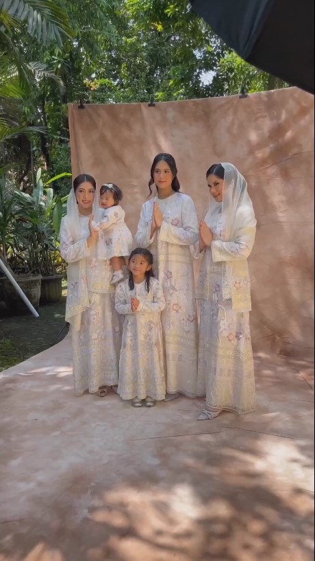 Almira Yudhoyono pakai makeup © Instagram/@barry_irawan Almira Yudhoyono pakai makeup © Instagram/@barry_irawan