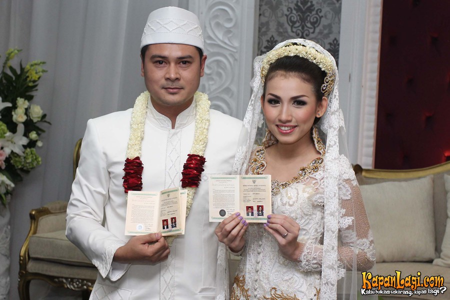 potret kenangan Iqbal Pakula bareng keluarga © berbagai sumber