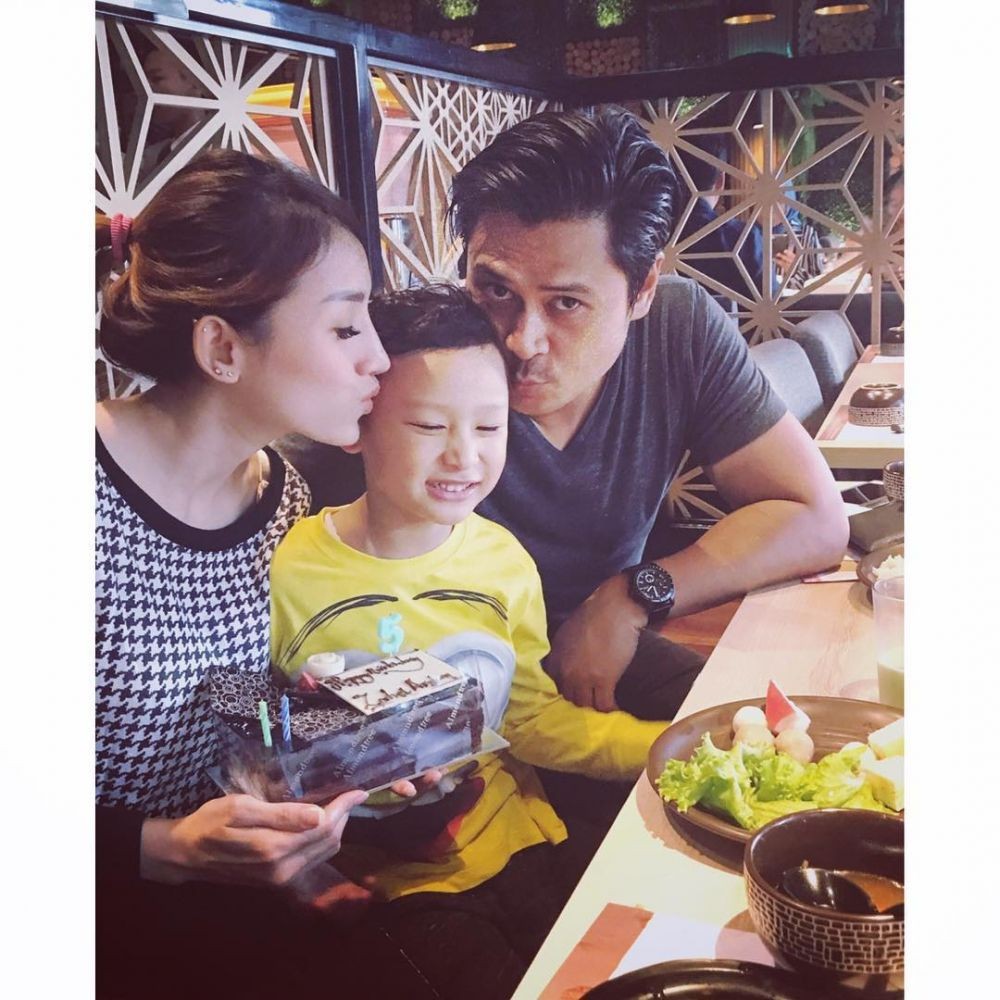 potret kenangan Iqbal Pakula bareng keluarga © berbagai sumber