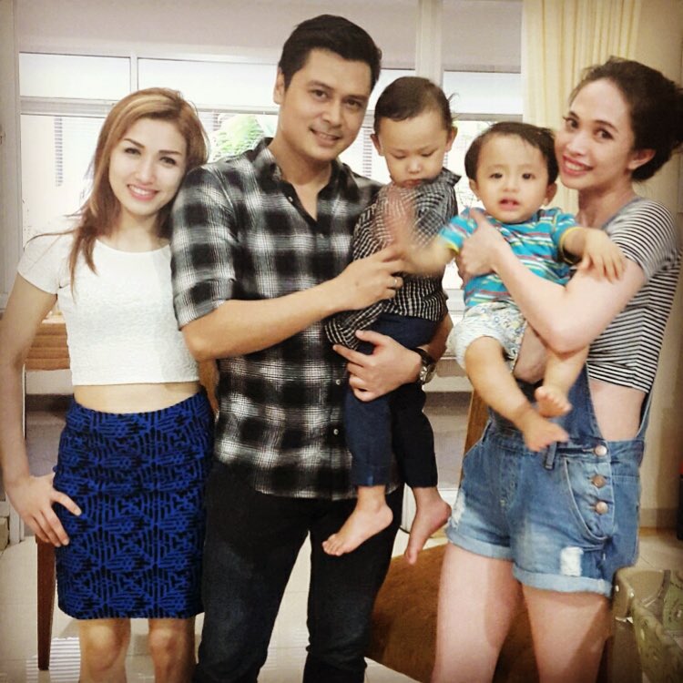 potret kenangan Iqbal Pakula bareng keluarga © berbagai sumber