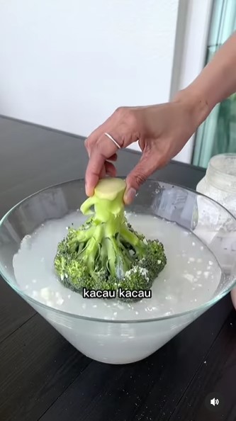 Jangan cuma pakai garam, ini cara basmi kotoran yang terperangkap di dalam brokoli
