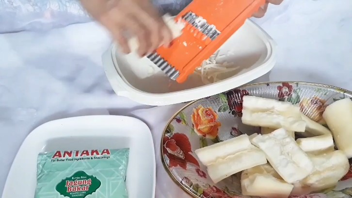 Trik mengolah stik singkong goreng agar renyah tahan lama, tak perlu direbus atau direndam air garam