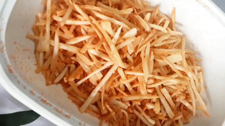 Trik mengolah stik singkong goreng agar renyah tahan lama, tak perlu direbus atau direndam air garam