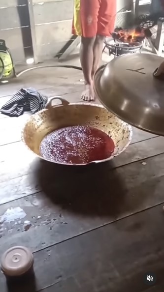 Antimainstream, cara masak bumbu habang ayam 'bom' khas Banjar ini bikin bergidik ngeri-ngeri sedap