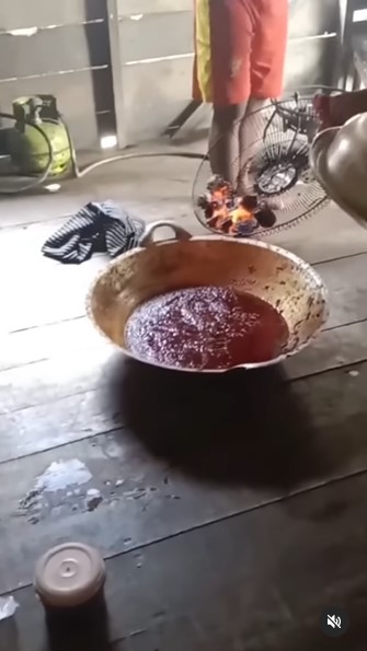 Antimainstream, cara masak bumbu habang ayam 'bom' khas Banjar ini bikin bergidik ngeri-ngeri sedap
