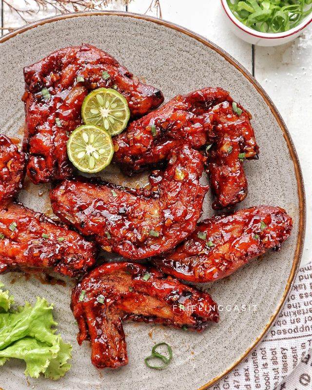 13 Resep olahan sayap ayam bumbu pedas manis enak, sederhana, dan aromanya bikin lapar