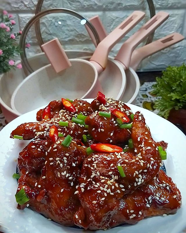 13 Resep olahan sayap ayam bumbu pedas manis enak, sederhana, dan aromanya bikin lapar