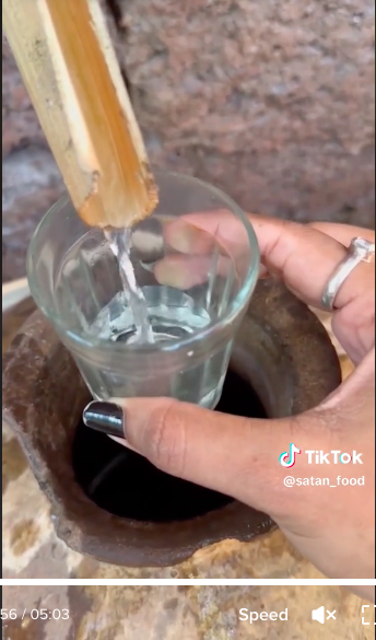 11 Potret pembuatan minuman fermentasi khas India ini jorok, cara dapat sari buahnya bikin ngelus dada
