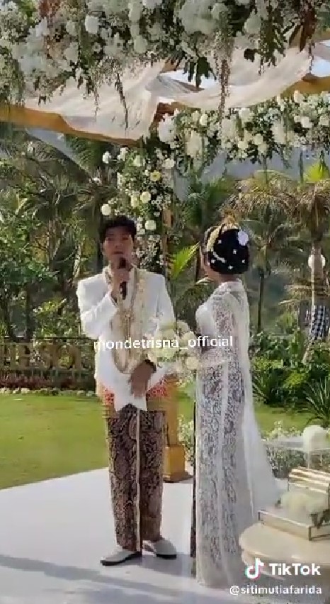 pernikahan tri suaka dan nabila maharani © berbagai sumber pernikahan tri suaka dan nabila maharani © berbagai sumber