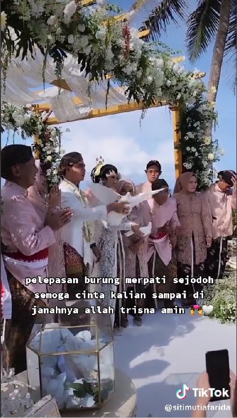 pernikahan tri suaka dan nabila maharani © berbagai sumber pernikahan tri suaka dan nabila maharani © berbagai sumber