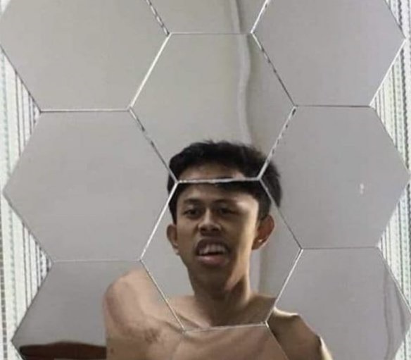 bayangan orang dicermin © berbagai sumber bayangan orang dicermin © berbagai sumber