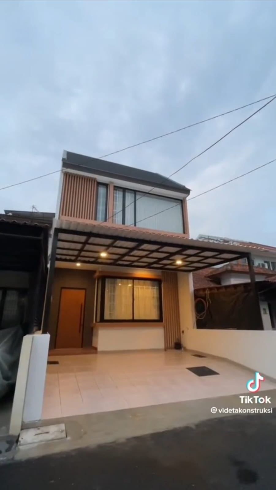 Rumah tua kecil seluas 6 meter ini disulap jadi bak hotel © TikTok Rumah tua kecil seluas 6 meter ini disulap jadi bak hotel © TikTok