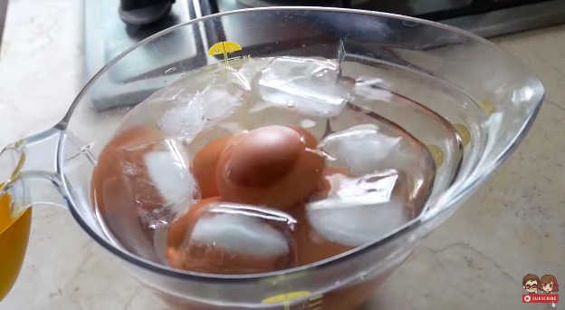 Disajikan sebagai pelengkap ramen, ini 9 cara bikin telur rebus nitamago yang cantik dan antigagal