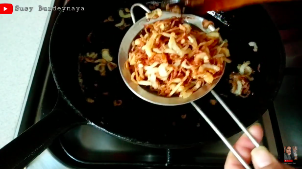 Pakai 1 bahan dapur, ini trik menggoreng bawang bombay agar matang sempurna dan renyah tahan lama