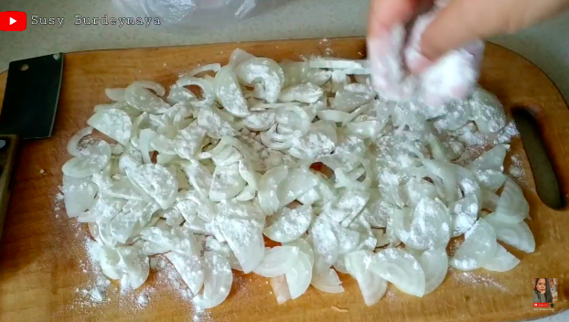 Pakai 1 bahan dapur, ini trik menggoreng bawang bombay agar matang sempurna dan renyah tahan lama