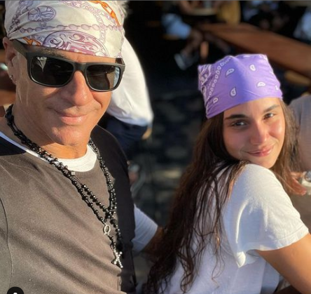 kemesraan Fernando Carillo bareng pasangan asli © 2023 brilio.net kemesraan Fernando Carillo bareng pasangan asli © 2023 brilio.net