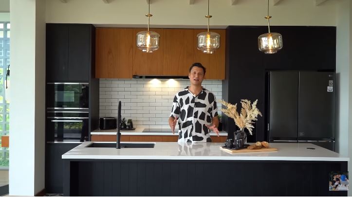 Christian Sugiono beri sang ayah vila mewah mepet sawah di Bali, intip 11 penampakannya