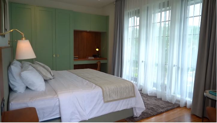 villa titi kamal di tengah sawah © YouTube villa titi kamal di tengah sawah © YouTube