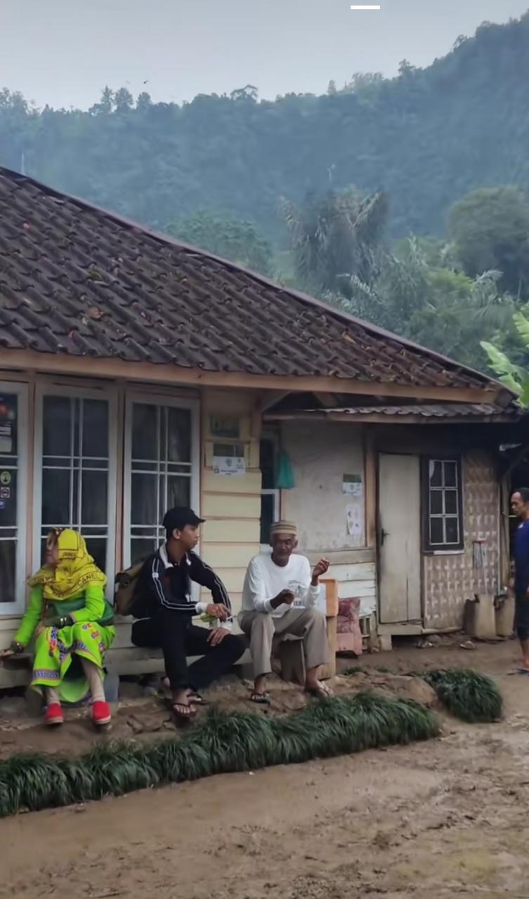 rumah Abah Jajang rusak berbagai sumber rumah Abah Jajang rusak berbagai sumber