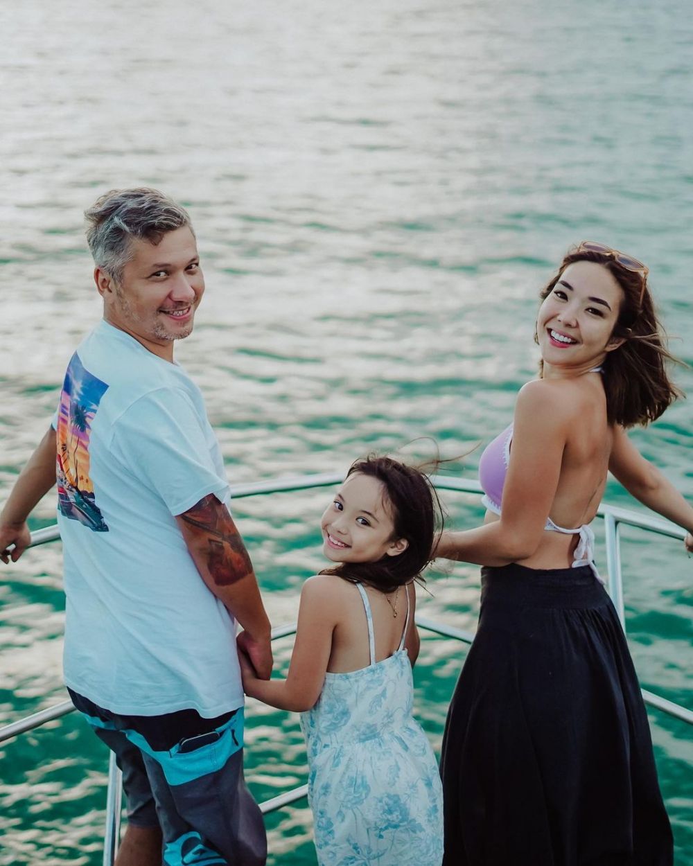 momen gading dan gisel ajak gempi liburan © berbagai sumber