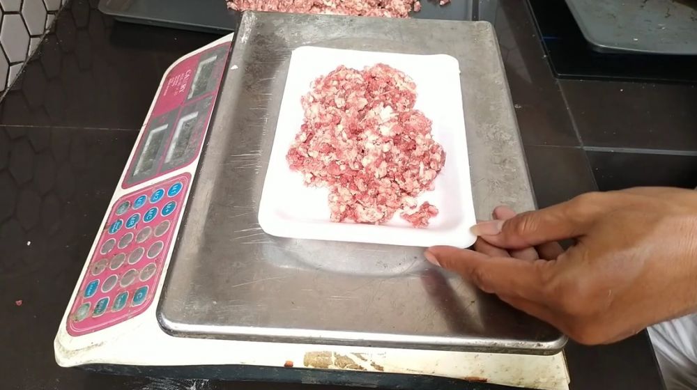 Cara menyimpan daging sapi giling agar tak menghitam berbulan-bulan, jangan langsung dikemas