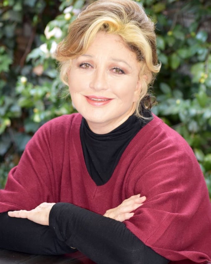 transformasi ibu thalia di rosalinda © berbagai sumber